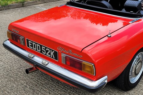 Alfa Romeo Spider 1750 VELOCE 19