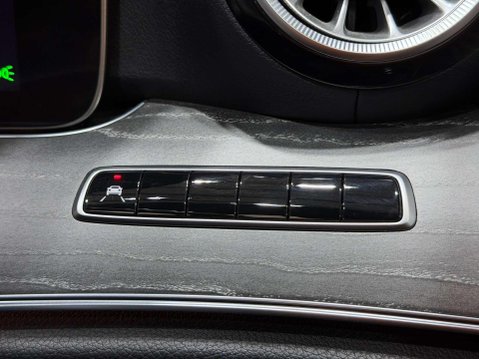 Mercedes-Benz CLS 2.0 CLS300d AMG Line (Premium Plus) Coupe 4dr Diesel G-Tronic Euro 6 (s/s) 34