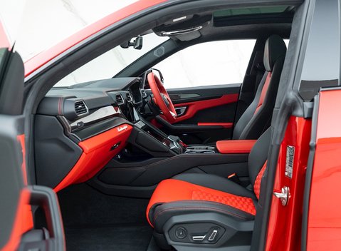Lamborghini Urus 14