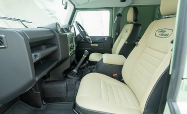 Land Rover Defender 90 HERITAGE HARD TOP 15