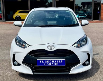 Toyota Yaris ICON HEV CVT 5