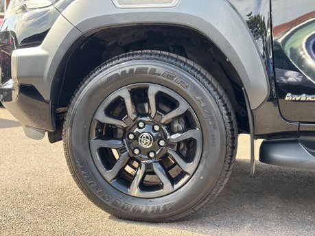 Toyota Hilux 2.8 D-4D Invincible X Pickup Double Cab 4dr Diesel Auto 4WD Euro 6 (204 ps) 4