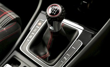 Volkswagen Golf GTI 16