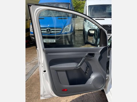 Volkswagen Caddy Maxi 1.6 TDi C20 Maxi FWD 5dr 29