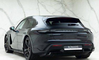 Porsche Taycan Turbo S Cross Turismo 3