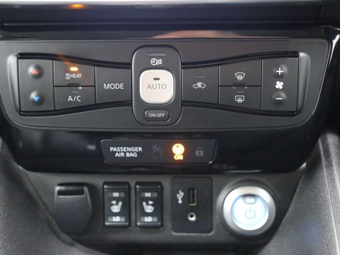 Nissan LEAF 40kWh Tekna Auto 5dr 18