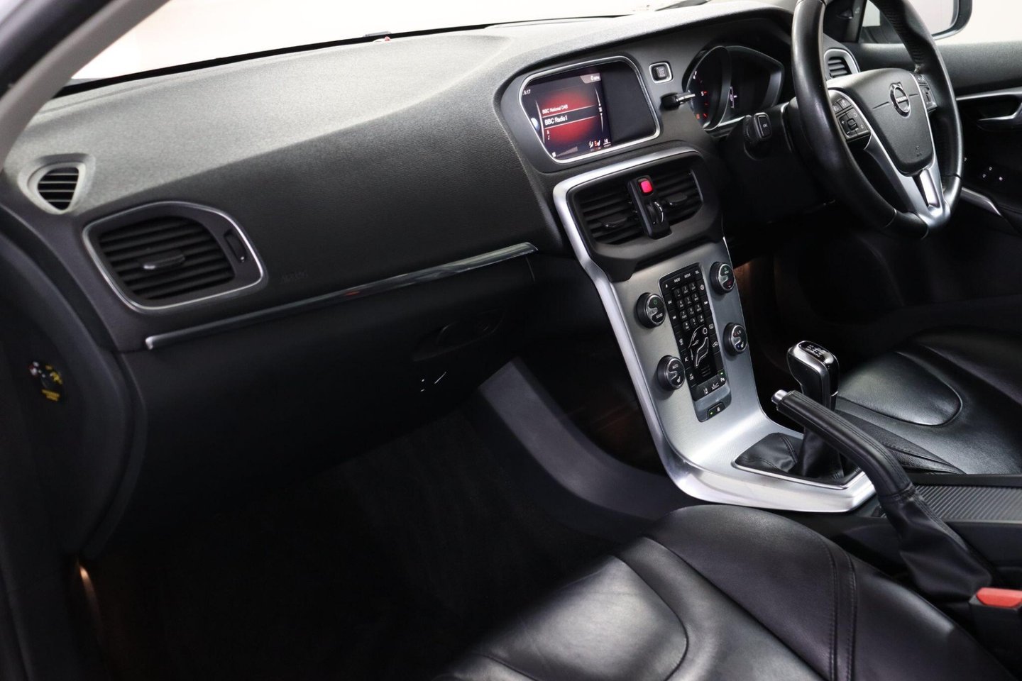 2018 Volvo V40 — image 30