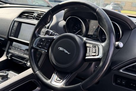 Jaguar F-Pace 3.0 F-PACE V6 S AWD D Auto 4WD 5dr 19