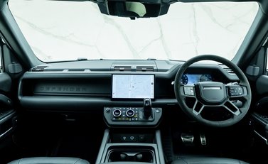 Land Rover Defender 110 V8 P525 17