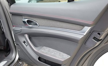 Porsche Panamera GTS 21