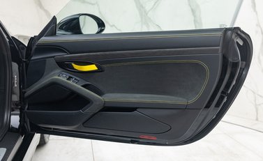 Porsche Cayman GT4 (718) 31