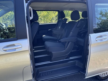 Mercedes-Benz V Class V300 D Auto Diesel LWB 6 Seater VAT Q Just 2000 miles 24