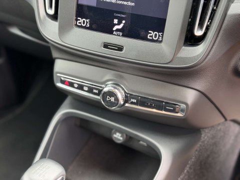 Volvo XC40 1.5 XC40 Momentum Core T2 5dr 28