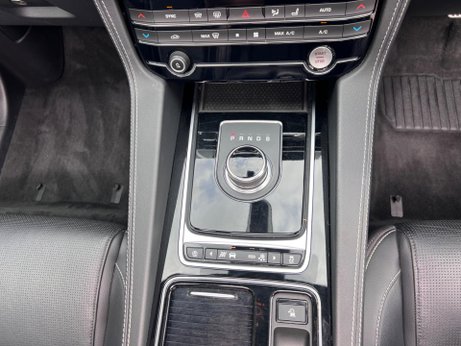 Jaguar F-Pace 2.0 D180 Chequered Flag Auto AWD Euro 6 (s/s) 5dr 28