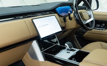 Land Rover Range Rover P400 Autobiography LWB 19