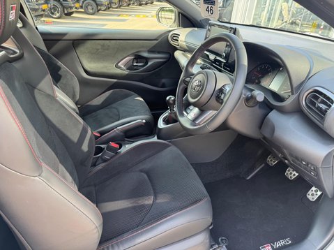 Toyota Yaris GR-Y CIRCUIT 21