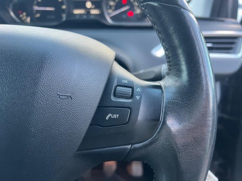 Peugeot 2008 1.2 VTi Allure Euro 5 5dr 18