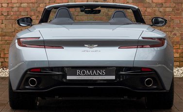 Aston Martin DB11 Volante 5