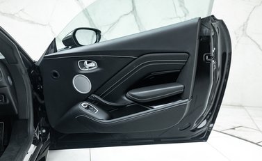 Aston Martin Vantage V8 30