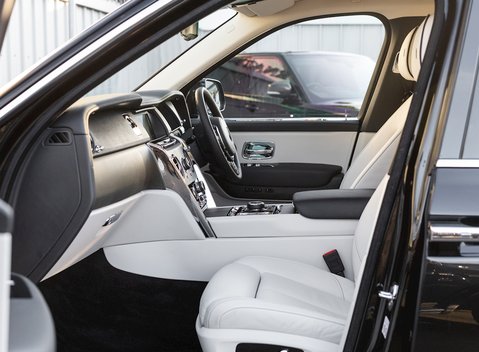 Rolls-Royce Cullinan 19