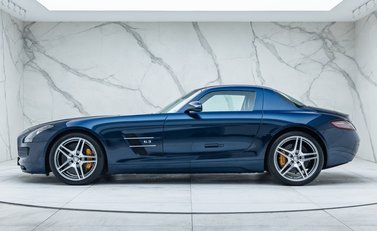 Mercedes-Benz SLS AMG 2