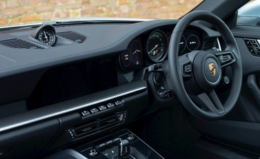 Porsche 911 Carrera 4S (992) 16