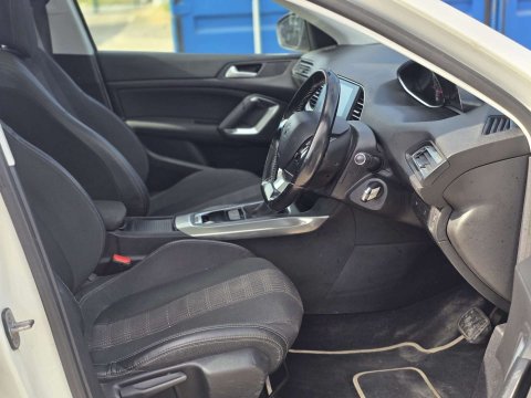 2017 Peugeot 308 thumbnail 16