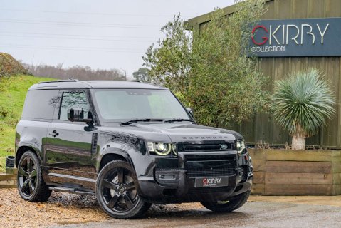 Land Rover Defender D300 X-Dynamic HSE 2