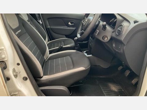 Dacia Sandero Stepway 0.9 TCe Essential Euro 6 (s/s) 5dr 6