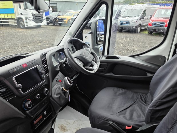Iveco Daily DAILY 72C18 DIESEL 3.0 Business Box Van 5100 WB Hi-Matic With Tailift 4