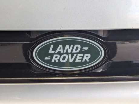 Land Rover Defender 3.0 Defender SE D MHEV Auto 4WD 5dr 21