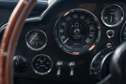 Aston Martin DB6 Mark II 18