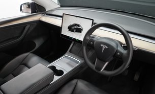 Tesla Model Y LONG RANGE AWD Comfort Suspension GROK AI Adaptive LEDs One Owner VAT Q 2