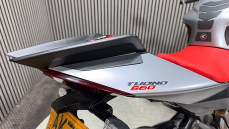 Aprilia Tuono 660 2021 ONLY 11K STUNNING BIKE NEW TYRES MID WEIGHT NAKED 24