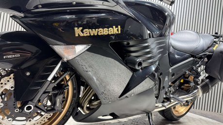 Kawasaki ZZR1400 2010 ONLY 30K STUNNING BIKE PANNIERS LONG MOT WARRANTY 1400CC 24