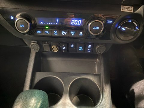 Toyota Hilux INVINCIBLE 4WD D-4D DCB 16