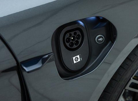 Porsche Taycan Turbo S Sport Turismo 38