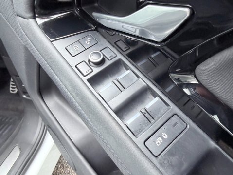 Land Rover Range Rover Evoque 2.0 R-DYNAMIC 19