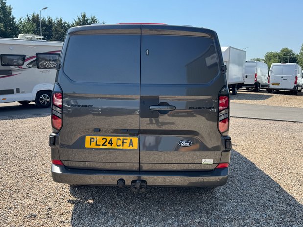 Ford Transit Custom AUTO SWB L1H1 Low Roof Limited 300 Air Con Alloys Sensors Tow Bar EURO 6 7
