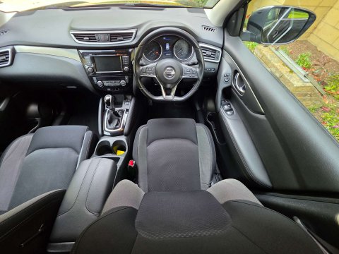Nissan Qashqai 1.3 Qashqai N-Connecta DiG-T Semi-Auto 5dr 36