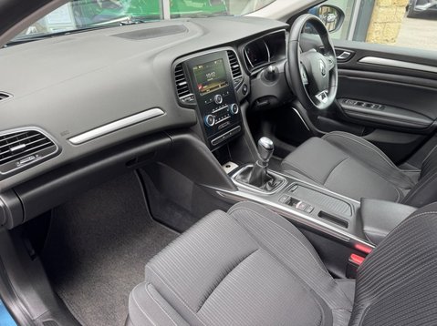 Renault Megane ICONIC TCE 11
