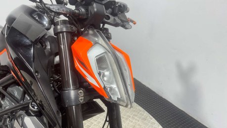 KTM Duke 2017 19K SPARES OR REPAIR PROJECT NAKED SUPERMOTO BIKE 125CC 12