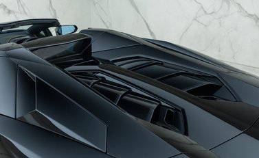 Lamborghini Aventador S LP 740-4 ROADSTER 31