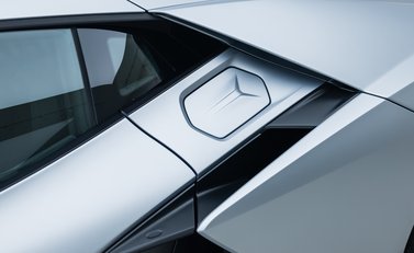 Lamborghini Revuelto 39