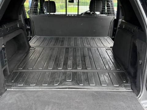 Land Rover Discovery 3.0 SD V6 HSE SUV 5dr Diesel Auto 4WD Euro 6 (s/s) (306 ps) 34