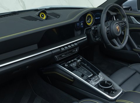 Porsche 911 Turbo S CABRIOLET (992) 21