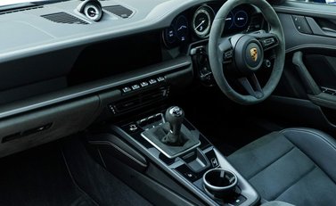 Porsche 911 Carrera GTS (992) 13