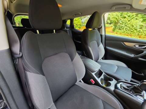 Nissan Qashqai 1.3 Qashqai N-Connecta DiG-T Semi-Auto 5dr 52