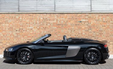 Audi R8 V10 Plus Spyder 2