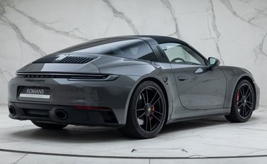 Porsche 911 Targa 4 GTS (992) 8